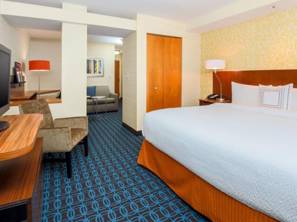 Fairfield by Marriott Inn & Suites Las Vegas Stadium Area : photo 5 de la chambre suite 1 chambre lit king-size avec canapé-lit