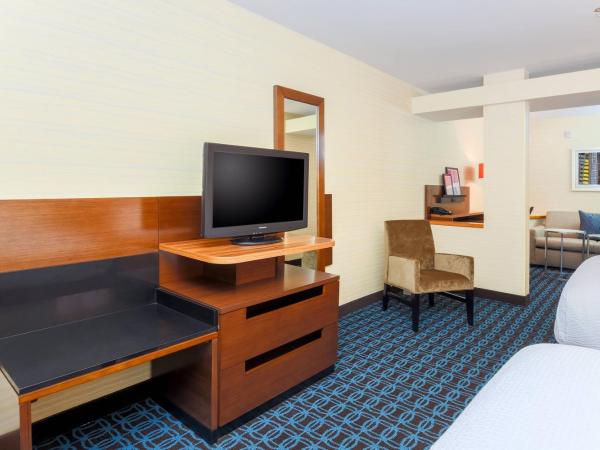 Fairfield by Marriott Inn & Suites Las Vegas Stadium Area : photo 7 de la chambre suite avec 2 lits doubles et canapé-lit