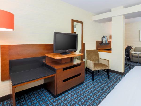 Fairfield by Marriott Inn & Suites Las Vegas Stadium Area : photo 6 de la chambre suite 1 chambre lit king-size avec canapé-lit