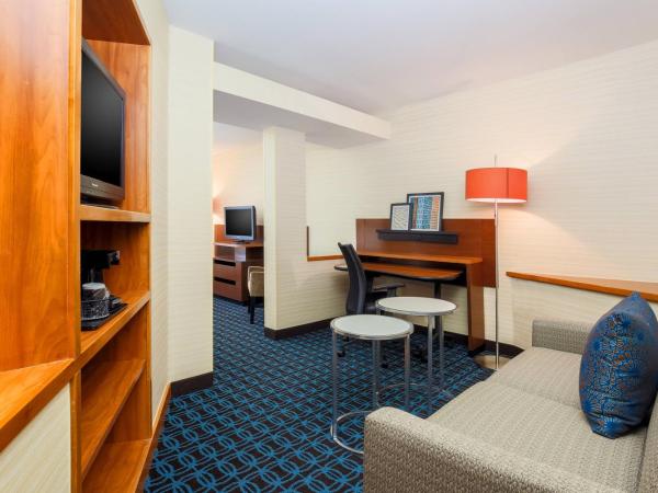 Fairfield by Marriott Inn & Suites Las Vegas Stadium Area : photo 7 de la chambre suite 1 chambre lit king-size avec canapé-lit