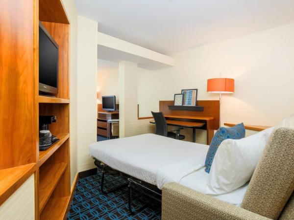 Fairfield by Marriott Inn & Suites Las Vegas Stadium Area : photo 8 de la chambre suite 1 chambre lit king-size avec canapé-lit