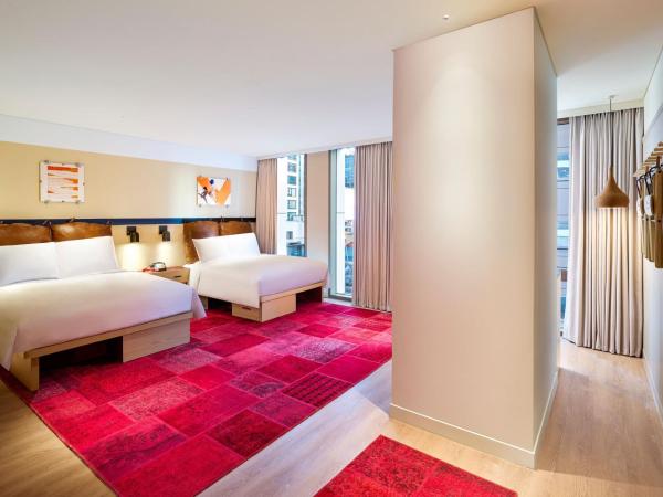 Moxy Seoul Myeongdong : photo 2 de la chambre chambre familiale - vue sur ville