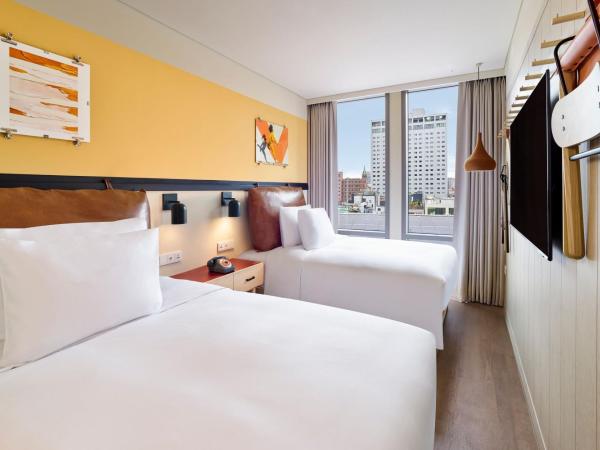 Moxy Seoul Myeongdong : photo 2 de la chambre chambre double – vue sur ville