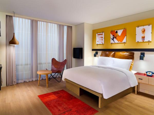 Moxy Seoul Myeongdong : photo 1 de la chambre suite lit queen-size 1 chambre avec vue sur ville