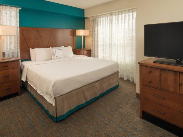 Residence Inn by Marriott Portland North : photo 2 de la chambre studio lit king-size avec canapé-lit