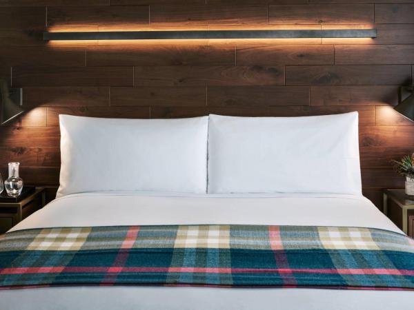 the DOUGLAS, Autograph Collection : photo 2 de la chambre chambre lit king-size