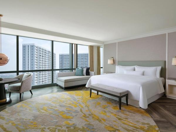 The Westin Surabaya : photo 1 de la chambre suite lit king-size junior - accès au salon club