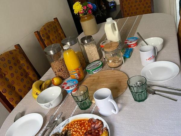 Room in family home near Penny Lane Liverpool : photo 6 de la chambre petite chambre double