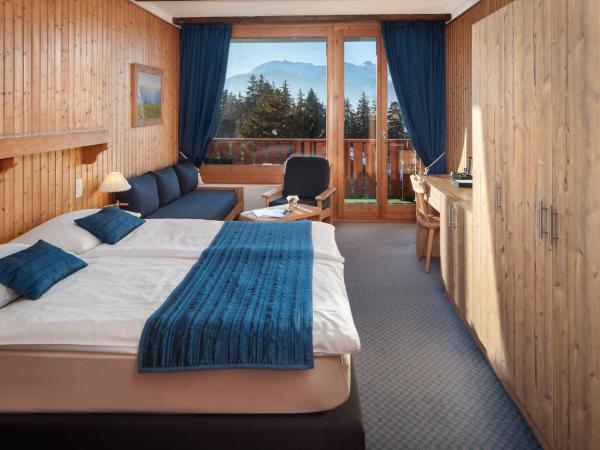 Hotel La Prairie : photo 2 de la chambre chambre double - vue sur montagne