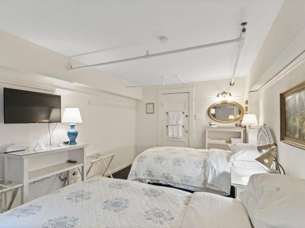 Golden Gate Hotel : photo 4 de la chambre chambre quadruple avec salle de bains commune