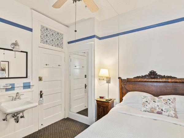 Golden Gate Hotel : photo 6 de la chambre chambre double avec salle de bains commune