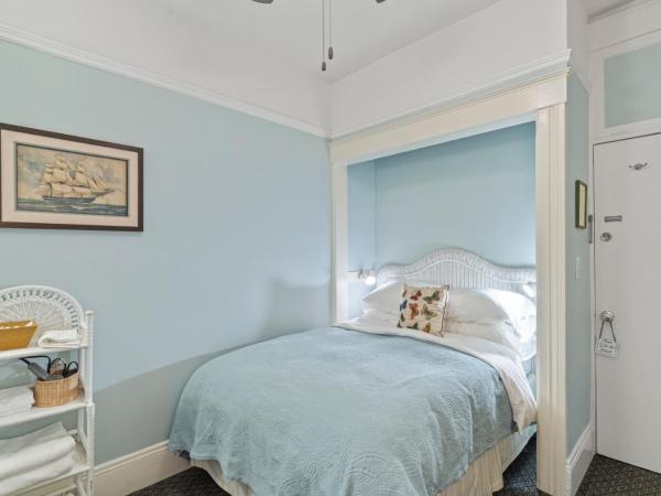 Golden Gate Hotel : photo 1 de la chambre chambre double avec salle de bains commune