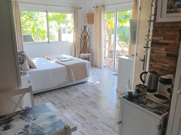 Villa BORA BORA : photo 9 de la chambre chambre double - vue sur jardin