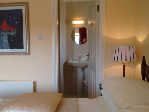 Corrib View Guesthouse h91rr72 : photo 3 de la chambre chambre double avec salle de bains privative