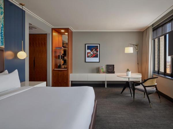 Renaissance Saint Elm Dallas Downtown Hotel : photo 8 de la chambre chambre lit king-size