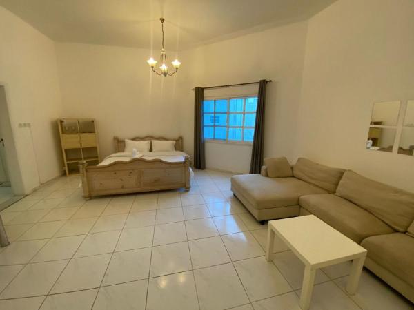 Comfortable Private Rooms in Compound Housing : photo 2 de la chambre chambre double avec salle de bains privative