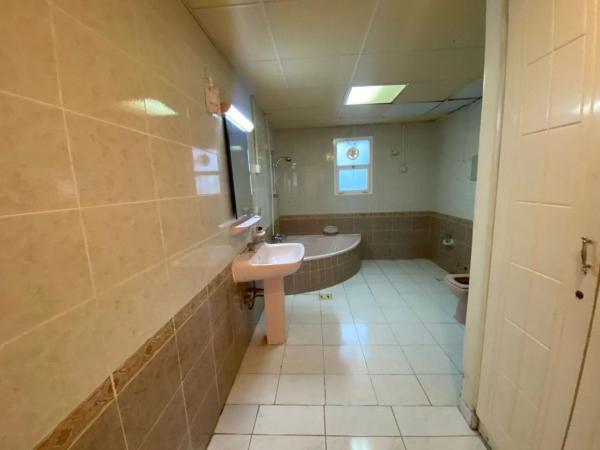 Comfortable Private Rooms in Compound Housing : photo 9 de la chambre chambre double avec salle de bains privative