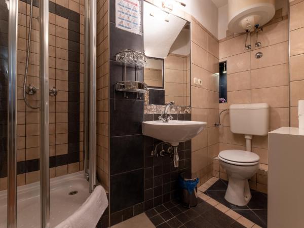 Vanjaka bed and breakfast : photo 5 de la chambre chambre double avec salle de bains privative extérieure