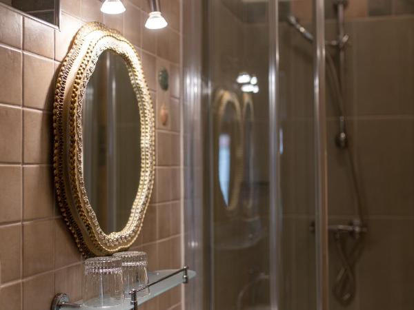 Vanjaka bed and breakfast : photo 9 de la chambre chambre double avec salle de bains privative