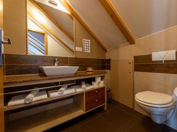 Vanjaka bed and breakfast : photo 7 de la chambre chambre triple avec terrasse