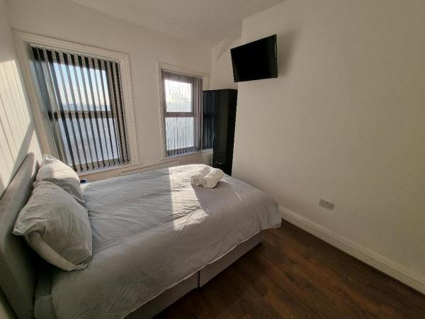 PL Liverpool : photo 1 de la chambre chambre double avec salle de bains privative