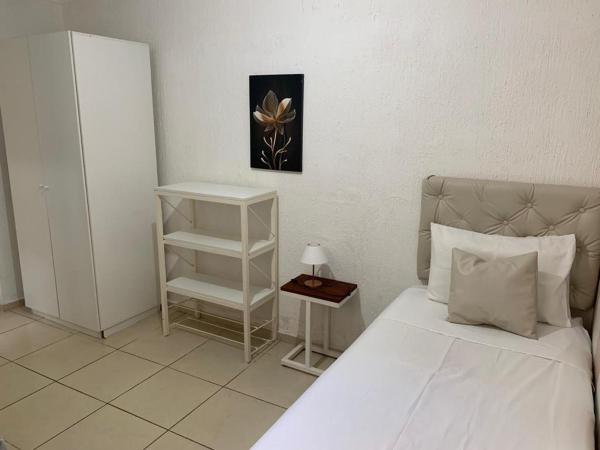 Hostel Ipê : photo 2 de la chambre chambre simple avec salle de bains privative