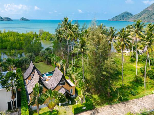 Utalay Koh Chang Villas : photo 2 de la chambre villa with ocean view and swimming pool