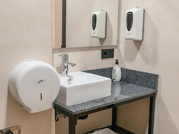 VAD HOSTEL ALICANTE - Youth Hostel age limit 18-50 : photo 3 de la chambre lit dans dortoir mixte de 4 lits