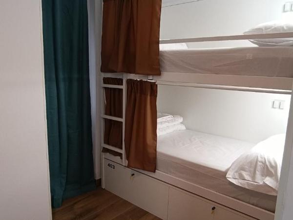 VAD HOSTEL ALICANTE - Youth Hostel age limit 18-50 : photo 2 de la chambre lit dans dortoir mixte de 4 lits