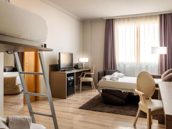 Hotel SB Ciutat Tarragona : photo 3 de la chambre chambre familiale (2 adultes + 4 enfants) 