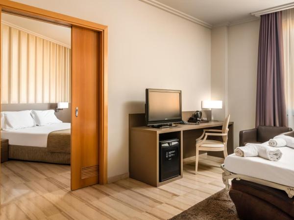 Hotel SB Ciutat Tarragona : photo 4 de la chambre chambre familiale (2 adultes + 4 enfants) 