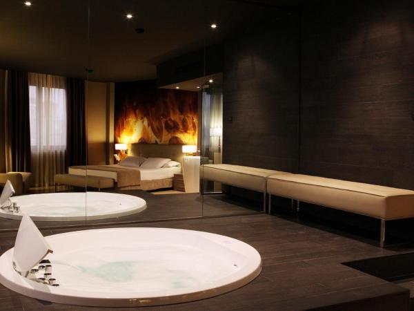 Hotel SB Ciutat Tarragona : photo 6 de la chambre suite avec baignoire spa