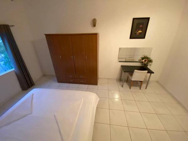 Comfortable Private Rooms in Compound Housing : photo 7 de la chambre chambre double avec salle de bains commune