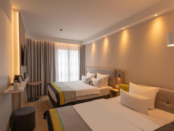 Holiday Inn Express Munich - City East, an IHG Hotel : photo 3 de la chambre chambre lit queen-size avec canapé-lit