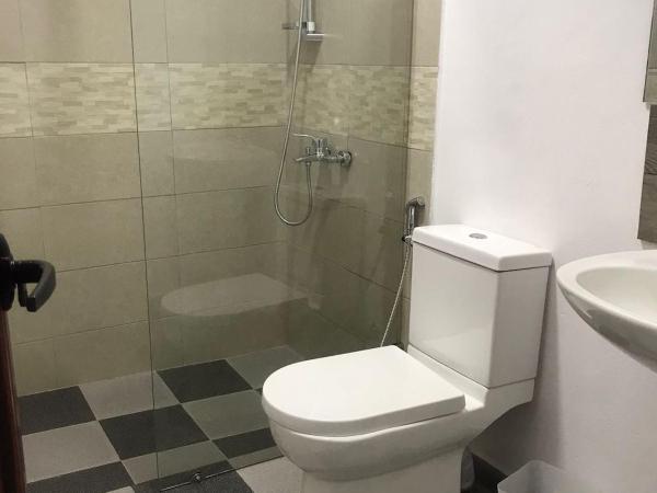 Symon Belle Mare Lodge : photo 6 de la chambre chambre double avec salle de bains privative