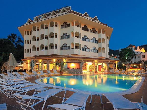 Fortuna Beach Hotel : photo 1 de la chambre chambre double ou lits jumeaux - vue partielle sur mer
