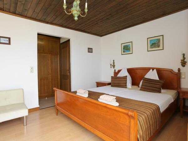 Apartments and rooms by the sea Nemira, Omis - 2781 : photo 3 de la chambre appartement 1 chambre avec terrasse - vue sur mer