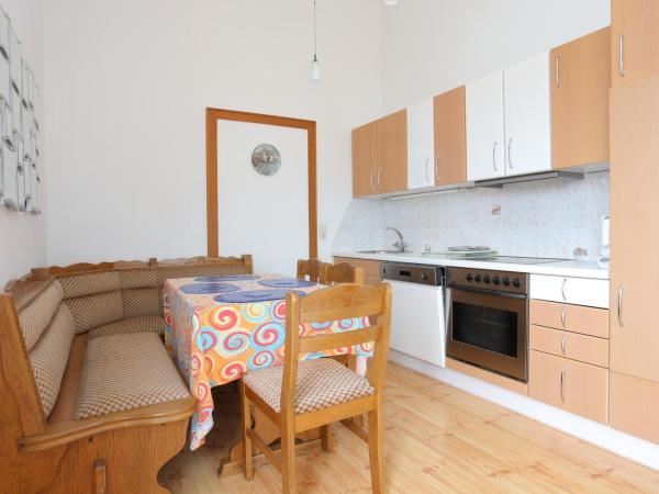 Apartments and rooms by the sea Nemira, Omis - 2781 : photo 7 de la chambre appartement 1 chambre avec terrasse - vue sur mer