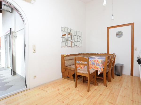 Apartments and rooms by the sea Nemira, Omis - 2781 : photo 8 de la chambre appartement 1 chambre avec terrasse - vue sur mer