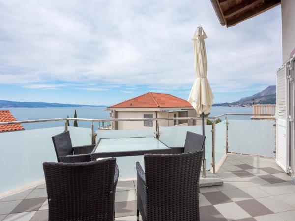 Apartments and rooms by the sea Nemira, Omis - 2781 : photo 10 de la chambre appartement 1 chambre avec terrasse - vue sur mer