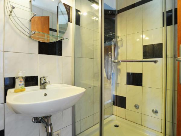 Apartments and rooms by the sea Nemira, Omis - 2781 : photo 6 de la chambre appartement 1 chambre avec terrasse - vue sur mer