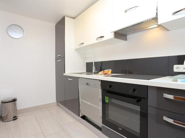 Apartments and rooms by the sea Nemira, Omis - 2781 : photo 8 de la chambre appartement 2 chambres avec terrasse