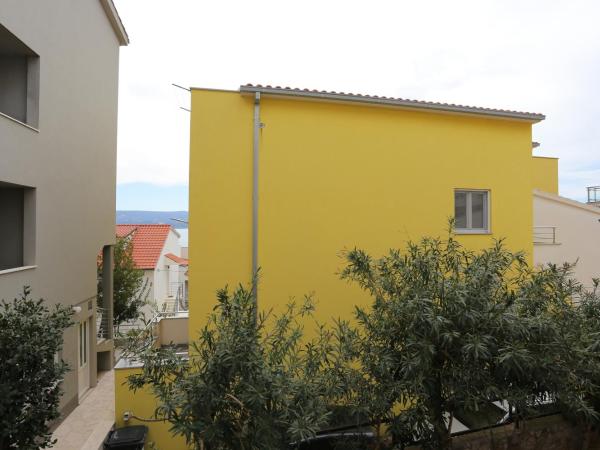 Apartments and rooms by the sea Nemira, Omis - 2781 : photo 5 de la chambre chambre double avec balcon