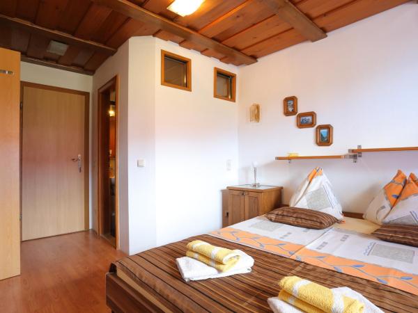 Apartments and rooms by the sea Nemira, Omis - 2781 : photo 5 de la chambre appartement 1 chambre avec terrasse - vue sur mer