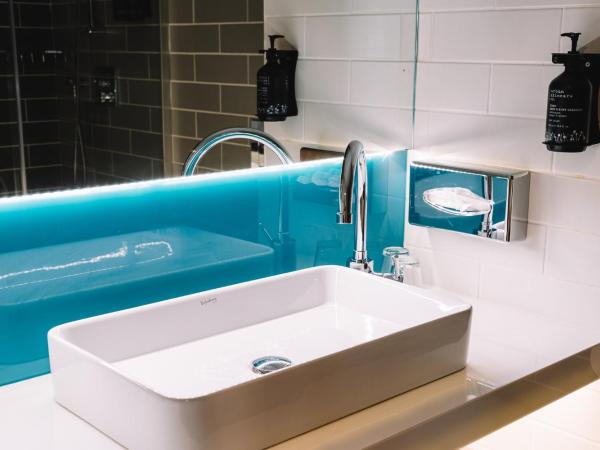 Holiday Inn Express Porto City Centre, an IHG Hotel : photo 6 de la chambre chambre standard