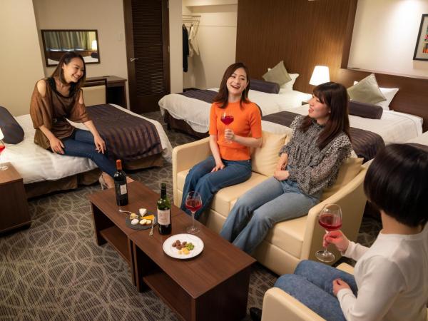 Hotel Plaza Osaka : photo 3 de la chambre chambre quadruple