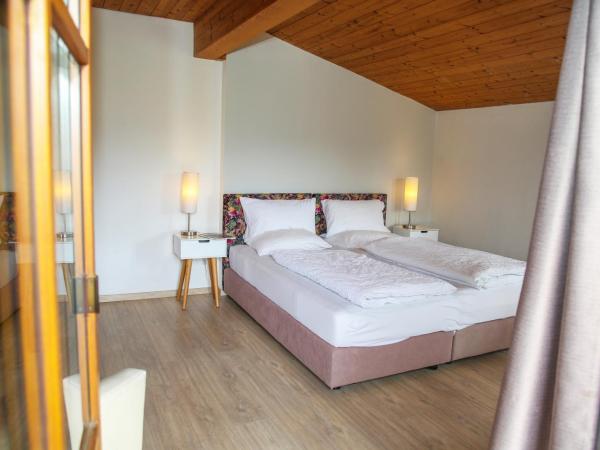 Hotel Sonnenhof - bed & breakfast & appartements : photo 8 de la chambre chambre double ou lits jumeaux supérieure avec balcon