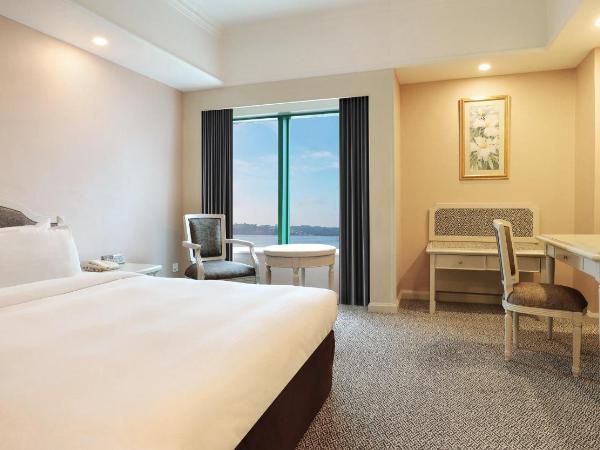 Berjaya Waterfront Hotel, Johor Bahru : photo 1 de la chambre chambre double de luxe - vue sur mer