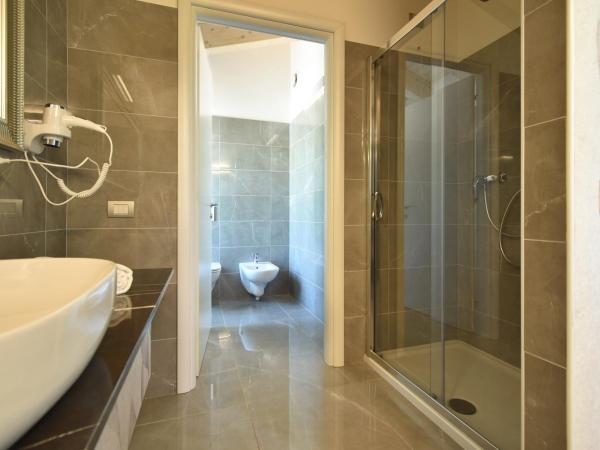 Royal Garden luxury rooms : photo 9 de la chambre chambre double supérieure