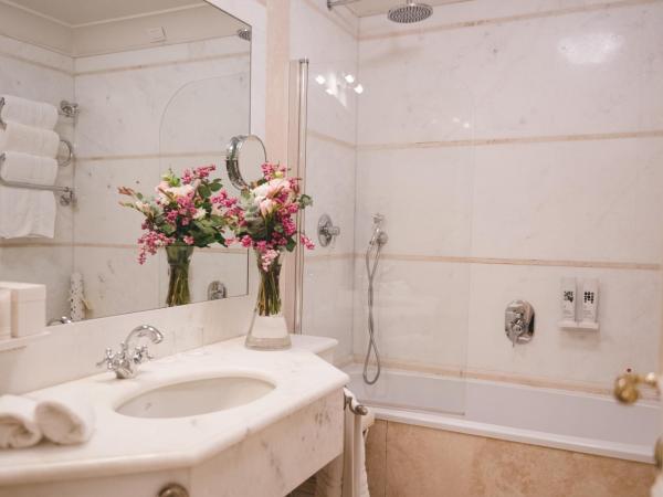 Grand Hotel Continental Siena - Starhotels Collezione : photo 3 de la chambre chambre double classique